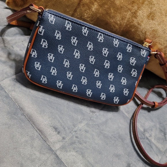Dooney & Bourke Bagette - Picture 10 of 14